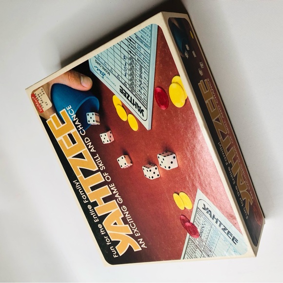 Vintage 1978 Lowe Milton Bradley Yahtzee Game Blue Cup Complete Score Sheets Etc - Picture 9 of 11